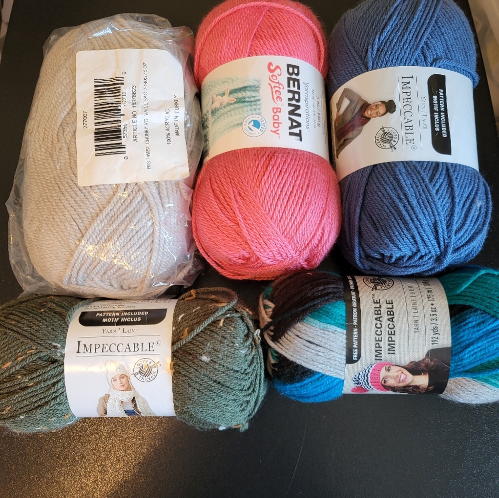 5 un-used skeins of yarn